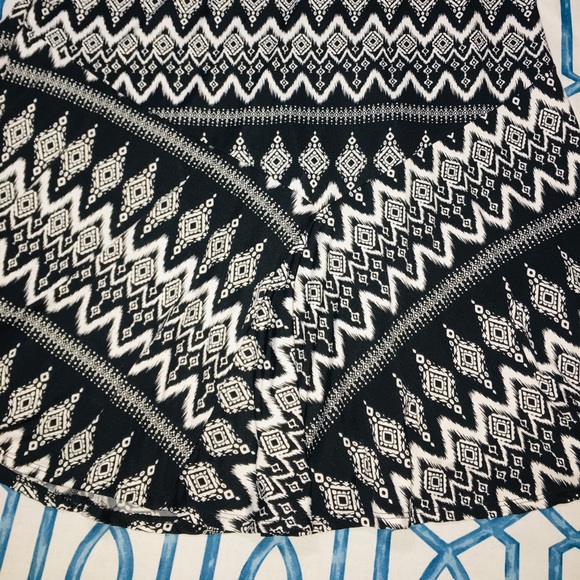 Black and White Maxi Skirt Size 1X - Picture 2 of 5